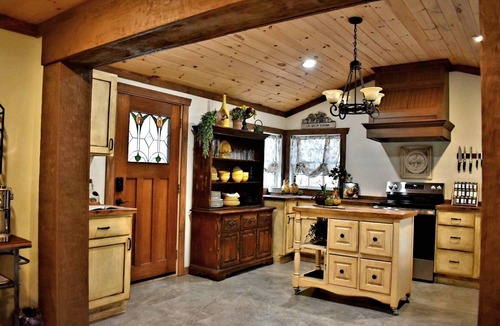 Dahlonega House | Villa Serena Tuscan Theme home with a HIDDEN lounge, fire pit, lawn games, creek