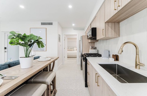Boca Raton Apartment | Villa Verde - Boca Pool & Beach walk
