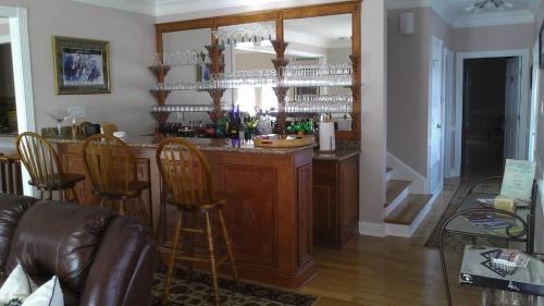 New Orleans East Area Villa | Villa w/Waterfront Deck: 23 Mi to Bourbon Street!