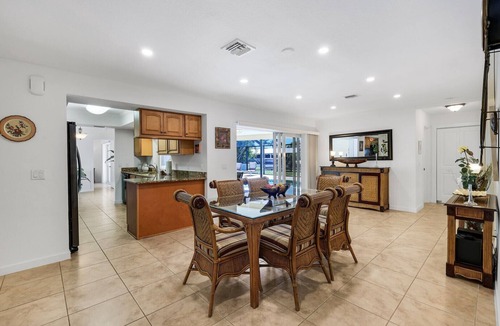 Yacht Club House | Villa Willshire
