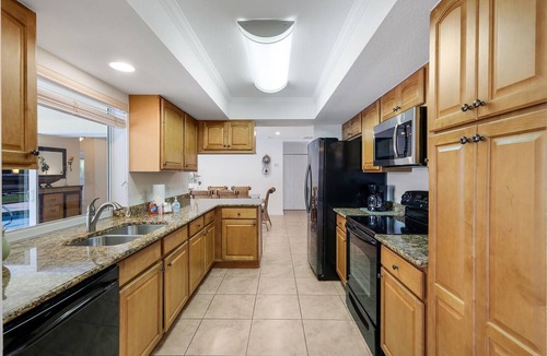 Yacht Club House | Villa Willshire