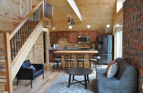 Urbana Villa | Villa with Majestic Views of Monocacy River. Sleeps 5, 2 Bath, Full Kitchen