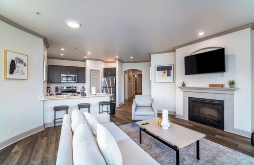 Corryville Apartment | Village 2BD 6 - Two Bedroom Apartment, Sleeps 4