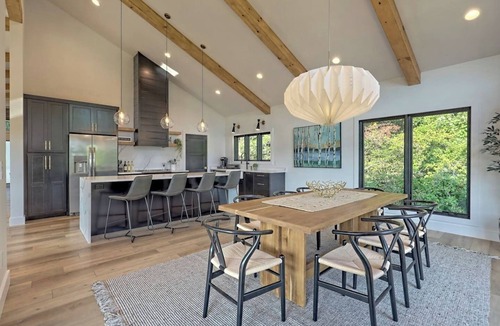 Hayesville House | Vineyard House “Casa Tra Le Vigne” by Chatuge Home Concierge | Lake Access · Firepit · Ping Pong