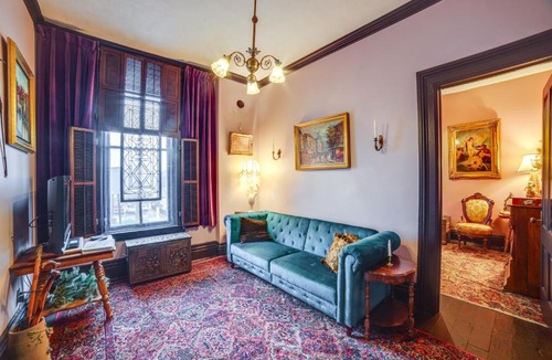 La Porte Apartment | Vintage Apartment in Historic Downtown La Porte