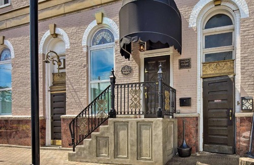 La Porte Apartment | Vintage Apartment in Historic Downtown La Porte