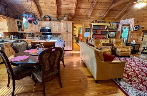 Pine Mountain Cabin | Visit Sparkleberry for Labor Day - Fiber Wifi! - Close to Callaway Gardens