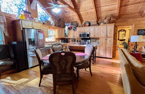 Pine Mountain Cabin | Visit Sparkleberry for Labor Day - Fiber Wifi! - Close to Callaway Gardens