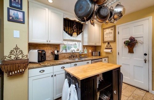 Kettering House | W Kettering | Historic 3BR Retreat w/Private Patio