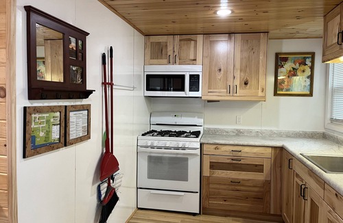 Greenville Cottage | Wabasis Lake, cosy, 2 br, lake view, beautiful
