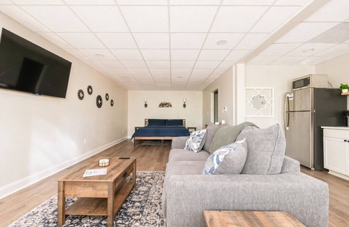 Helen House | Walk 2 Helen, Spacious Cabin for 12|Pet