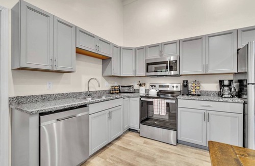 Water Hill House | Walk Downtown | Parkside | City View | Beautifully Remodeled