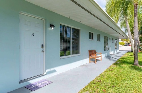 Santa Barbara Estates Apartment | Walk Pompano Beach From Our Cozy One Bedroom Apt