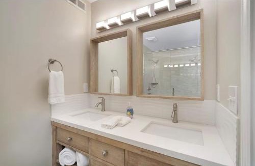 Highlands House | Walk to All-2King Beds-3BA-Washer-Dryer-Highlands