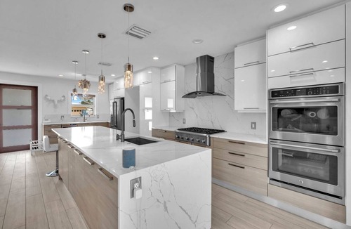 Poinsettia Heights House | Walk to Beach Heated Pool + EV Charger Near Las Olas | Dolphin Isles Oasis