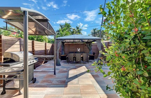 Hollywood Lakes Villa | Walk to Beach Luxury 4BR/4BA Villa Hollywood Lakes