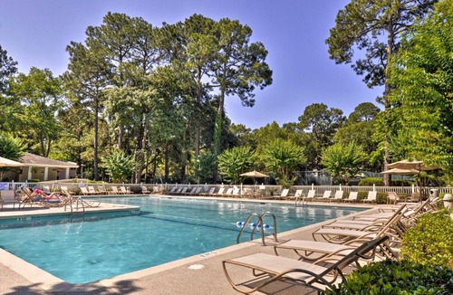 Folly Field House | Walk to Beach: Resort-Style Hilton Head Condo!