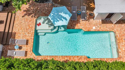 Lauderdale Beach House | Walk to beach two cottages swimming pool hot tub Surf and Sand RESlDENCES