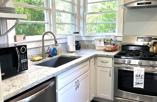 Gulfport House | Walk to Beach Updated Cottage