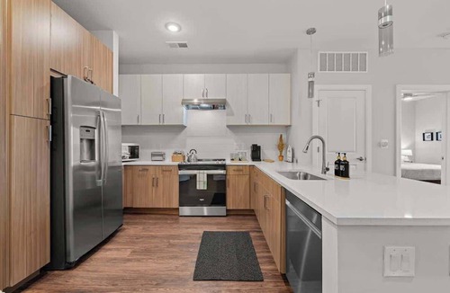 The Gulch Apartment | Walk to Gulch & Broadway 2BR Retreat