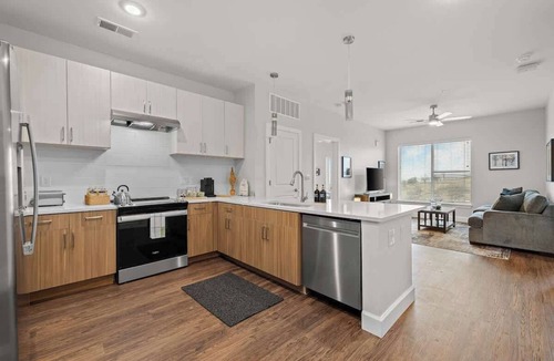 The Gulch Apartment | Walk to Gulch & Broadway 2BR Retreat