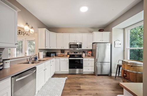Bolivar House | Walk to Harpers Ferry! Dog-friendly. Beautiful Views.