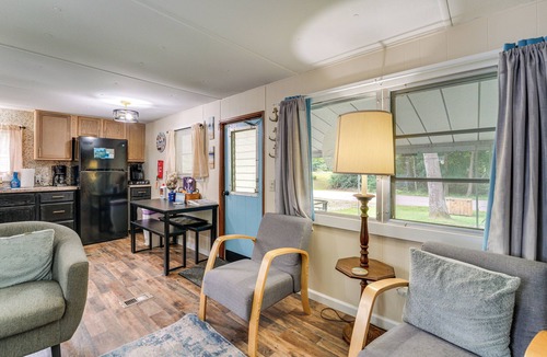 Caseville Cottage | Walk to Lake Huron: Pet-Friendly Caseville Cottage