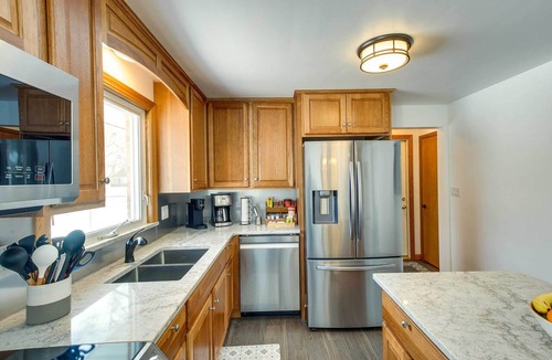 Green Bay Cottage | Walk to Lambeau Field: Green Bay Retreat