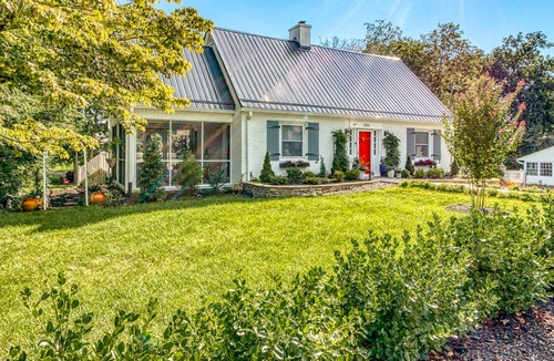Miller Southside House | Walk to Lane/Cassell/Downtown