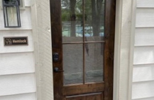 Highlands House | Walk to MainSt. Downtown Highlands. Great Guest Reviews! Sleeps 8 & dog friendly