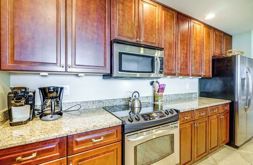 Cape Harbour Condo | Walk to Marina + Restaurants: Cape Coral Escape!