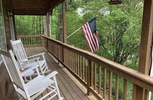 Luray Cabin | Walk to Shenandoah River/Hiking nearby/Dog friendly
