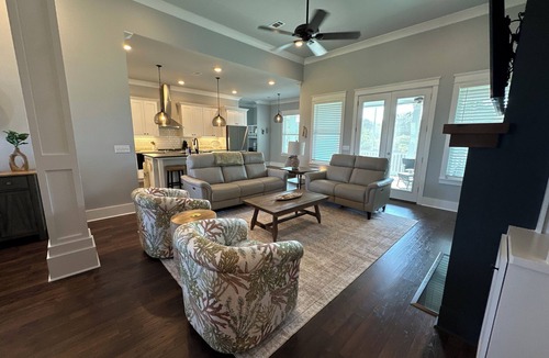 Long Beach House | Walk to the beach, POOL home, sleeps 8!