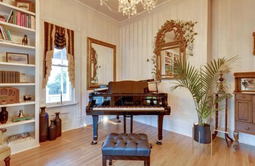 Lawrenceburg House | Walk to The Square! Historic Lawrenceburg Home