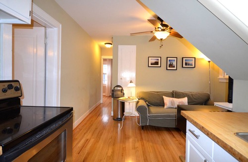 Hillsboro West End Apartment | Walk to Vanderbilt, Hillsboro Village and Belmont U.