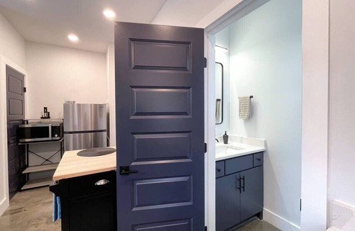 East Nashville Condo | Walkable 1-Bed in East Nash, 2mi to DT, 5 Pts