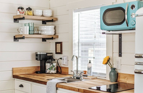 New Market House | Walkable Downtown Tiny Home with Views near Shenandoah National Park