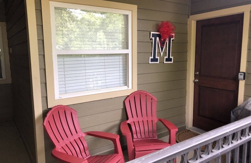 Oxford Condo | Walking distance to stadiums! Perfect for Parents Weekend!