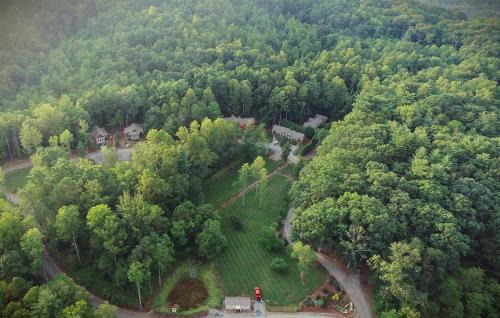 Skyland House | Walnut Cottage Romantic Hot Tub Getaway