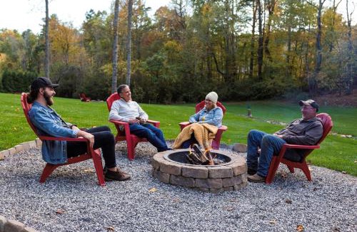 Skyland House | Walnut Cottage Romantic Hot Tub Getaway