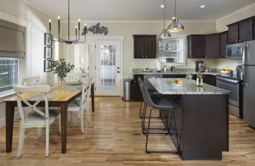 Skyland House | Walnut Cottage Romantic Hot Tub Getaway