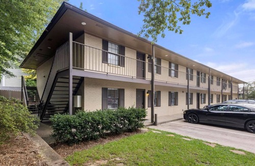 Auburn Condo | War Damn Condo-DT Auburn next to campus