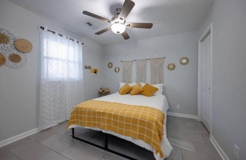 Maplewood Heights House | Warm & Comfy In Nash Tvs In All Rooms Book Now