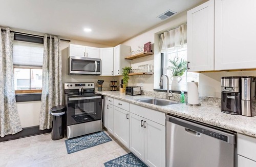 Bridgewater Apartment | Warm & Inviting Farmhouse Loft | Walk to River, Dining, Shopping & Bridgewater College