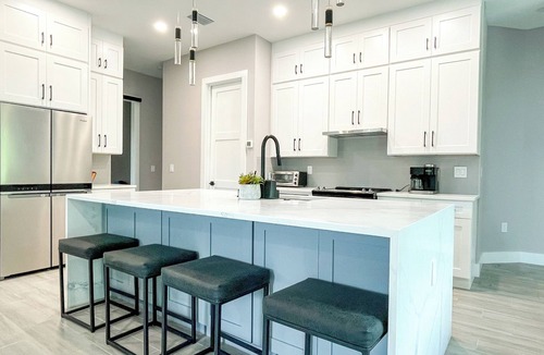 Warm Mineral Springs House | Warm mineral retreat mineral springs in backyard brand new spacious home