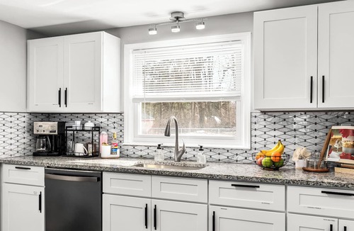 Shelby Township Apartment | Warm & Spacious 2BR | Huge Backyard | Shelby Twp