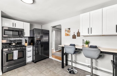 Shelby Township Apartment | Warm & Spacious 2BR | Huge Backyard | Shelby Twp