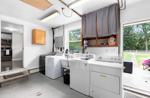 Shelby Township Apartment | Warm & Spacious 2BR | Huge Backyard | Shelby Twp