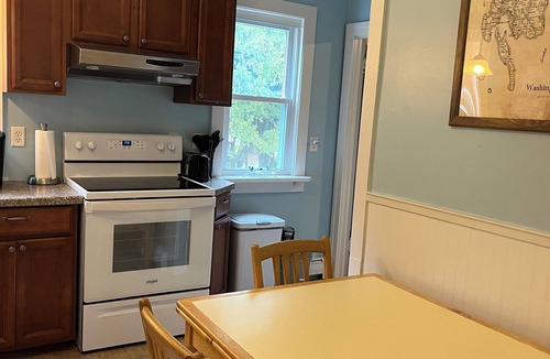 Washington Island House | Washington Island, Large 4 Bedroom Home w/window A/C units