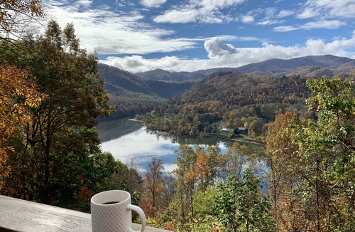 Butler House | Watauga Lake & Mtn Views - Hot Tub & Dock on the lake